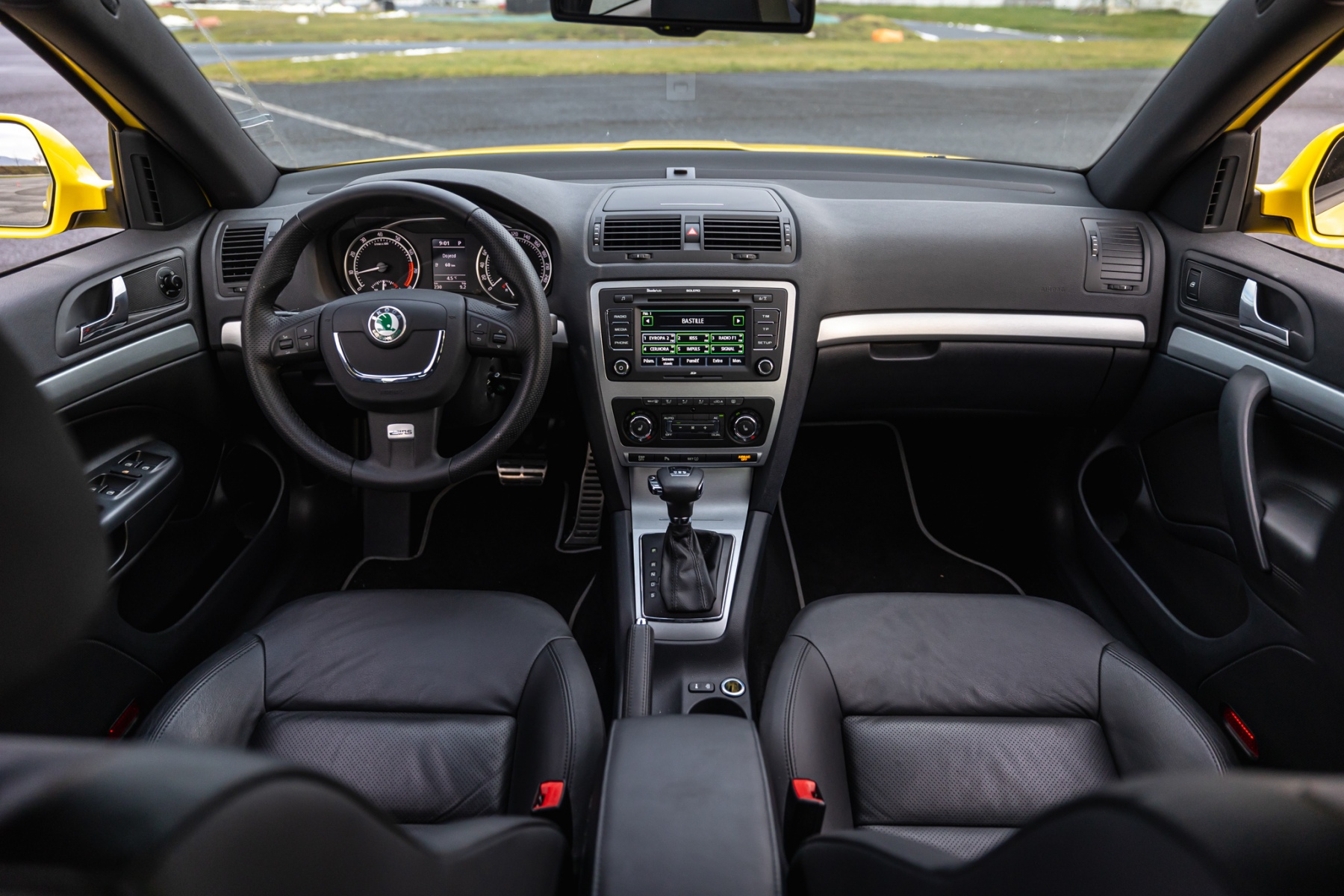 Škoda Octavia 2 RS Facelift - interiér