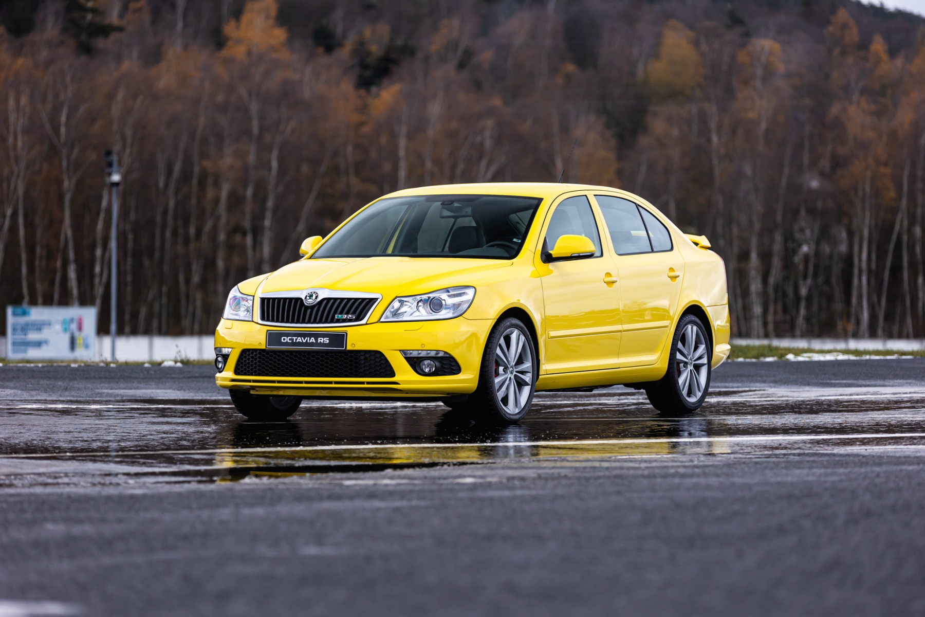 Škoda Octavia 2 RS Facelift - žlutá Sprint