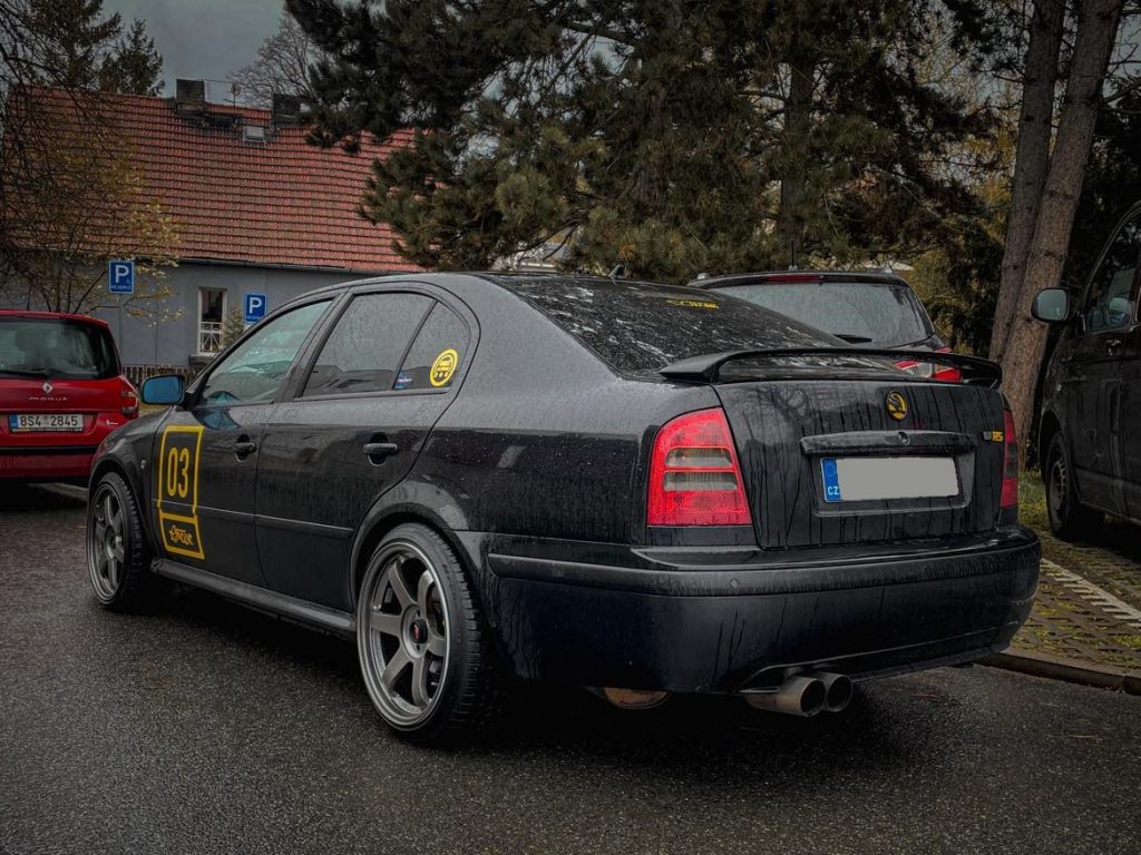 Octavia 1 RS tuning - 18" kola JR