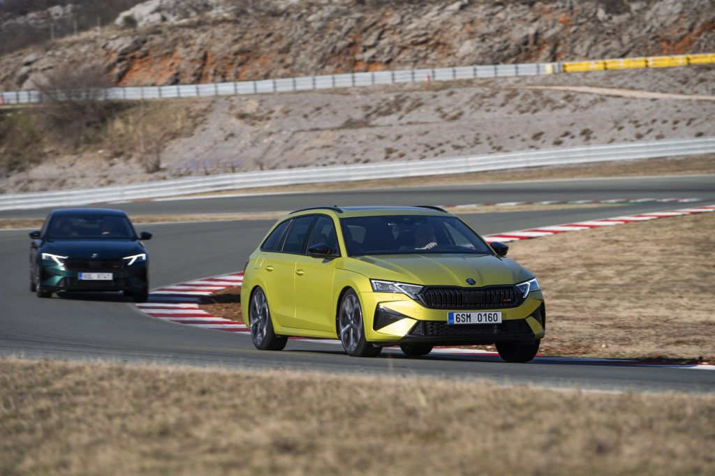 Škoda Octavia 4 RS facelift 2025 na závodním okruhu Grobnik v Chorvatsku